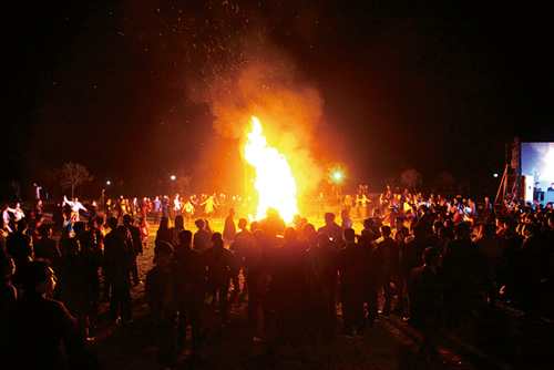 篝火晚会